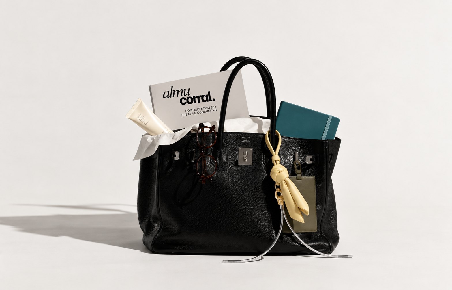 Bolso de tela con el logotipo de Almu Corral
